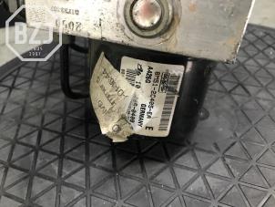 ABS Pumpe van een Ford Focus 2 2.5 20V ST 2010