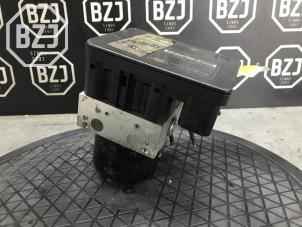 ABS Pumpe van een Ford Focus 2 2.5 20V ST 2010