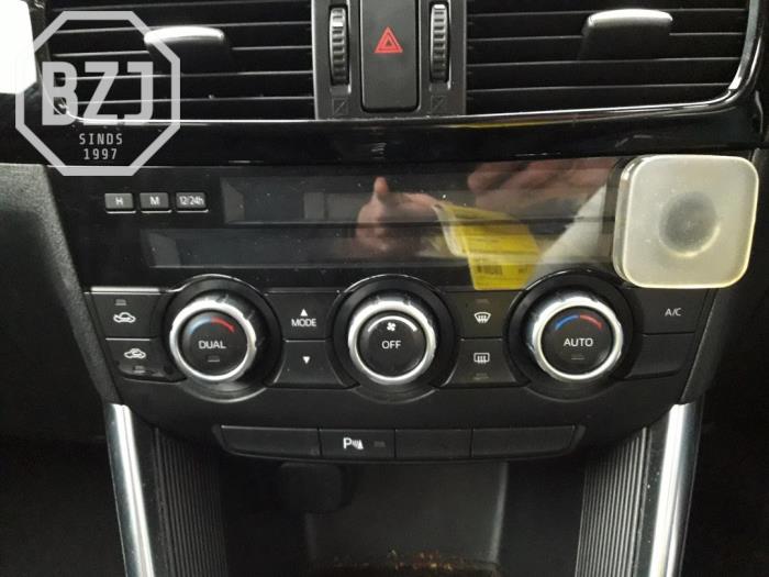 Używane Panel climatronic Mazda CX-5 I (KE,GH) 2.2 Skyactiv D 150 16V 4WD Cena € 75,00 Procedura marży oferowane przez BZJ b.v.