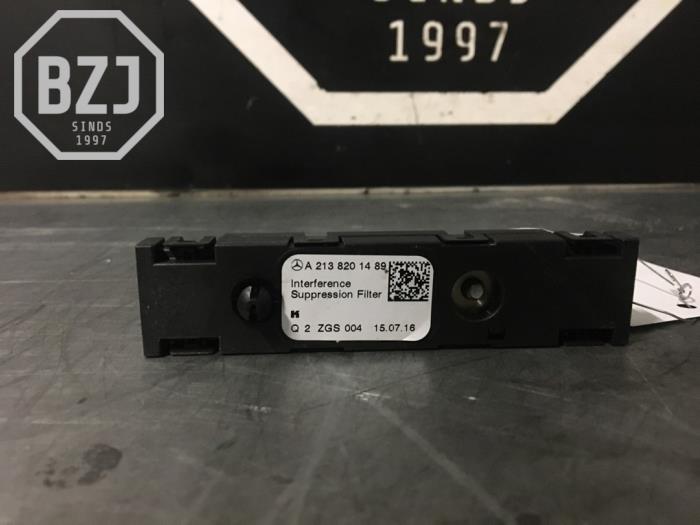 Usagé Interface téléphone Mercedes E (W213) E-220d 2.0 Turbo 16V Prix sur demande proposé par BZJ b.v.