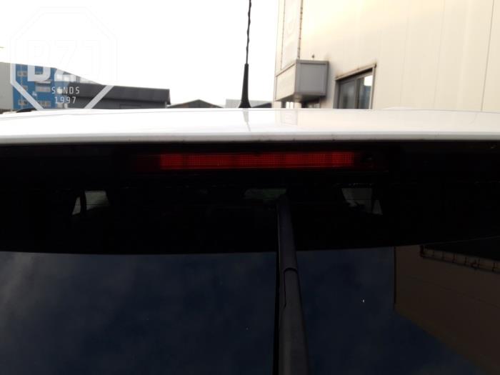 Tylny spojler z Nissan Micra (K14) 0.9 IG-T 12V 2018