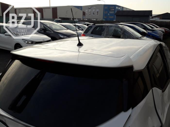 Tylny spojler z Nissan Micra (K14) 0.9 IG-T 12V 2018