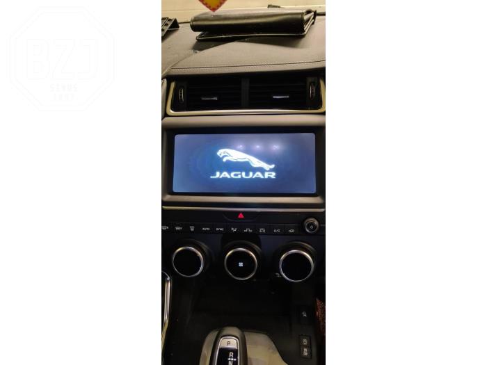 System nawigacji z Jaguar E-Pace 2.0 D 25d 16V AWD 2019