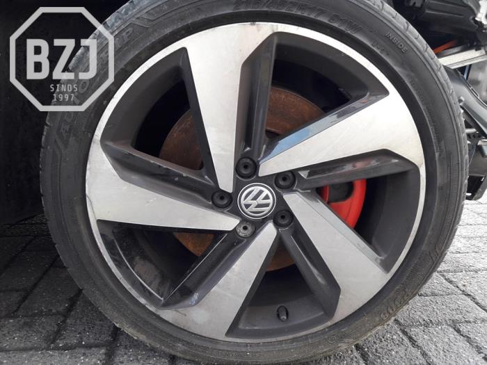 Wheel from a Volkswagen Polo VI (AW1) 2.0 GTI Turbo 16V 2020