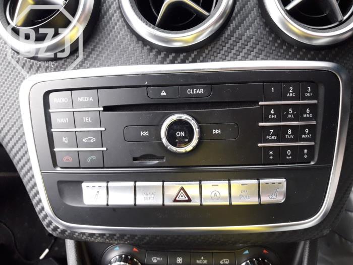 Système navigation d'un Mercedes-Benz A (W176) 1.5 A-180 CDI, A-180d 16V 2016
