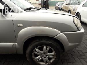 Used Front wing, right Hyundai Tucson (JM) 2.0 CRDi 16V 4x4 Price on request offered by BZJ b.v.