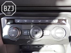 Używane Panel climatronic Volkswagen Tiguan (AD1) 1.5 TSI 16V Evo BlueMotion Technology Cena € 121,00 Z VAT oferowane przez BZJ b.v.