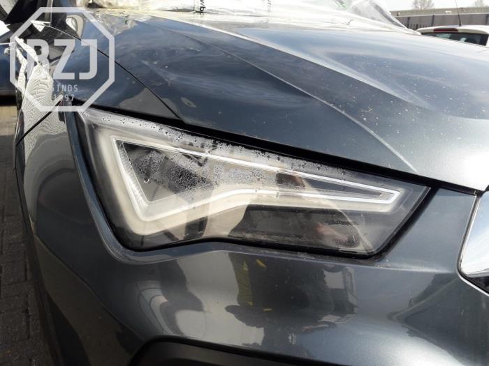 Używane Reflektor prawy Seat Ateca (5FPX) 1.0 TSI 12V Cena € 350,00 Procedura marży oferowane przez BZJ b.v.