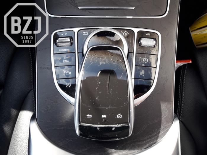Panneau de commandes navigation d'un Mercedes-Benz C Estate (S205) C-220 CDI BlueTEC, C-220 d 2.2 16V 2015
