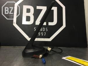 Used GPS antenna Renault Clio V (RJAB) 1.0 TCe 100 12V Price on request offered by BZJ b.v.