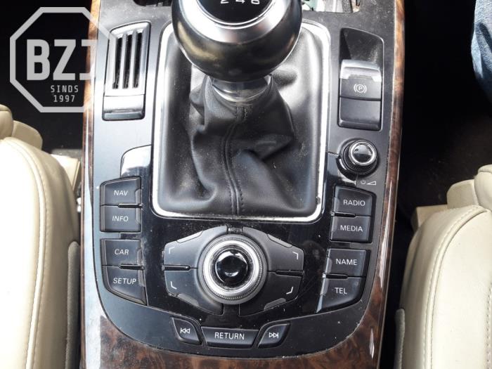 Panneau de commandes navigation d'un Audi A5 Cabrio (8F7) 2.0 TFSI 16V 2010