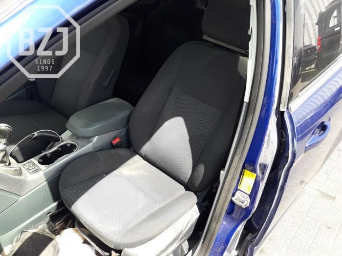 Fotel lewy z Ford Grand C-Max (DXA) 1.6 TDCi 16V 2015