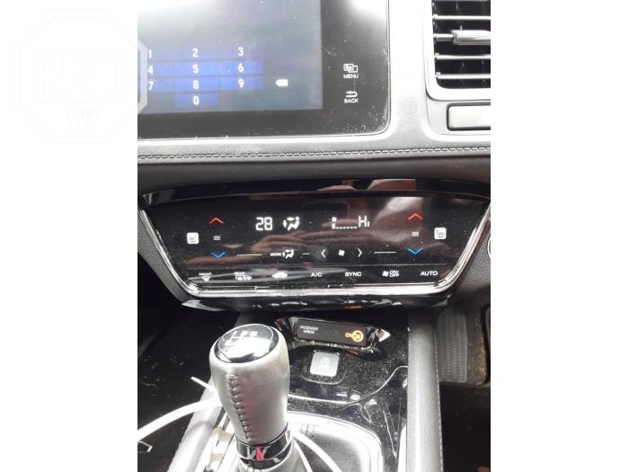 Używane Panel climatronic Honda HR-V (RU) 1.5 i-VTEC 16V Cena na żądanie oferowane przez BZJ b.v.