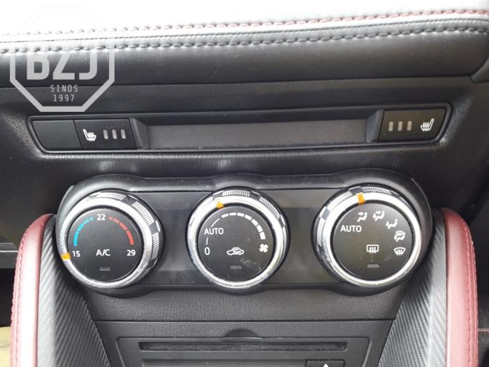 Używane Panel climatronic Mazda CX-3 (DJ/DK) 2.0 SkyActiv-G 155 Cena na żądanie oferowane przez BZJ b.v.
