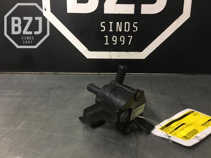 Usagé Pompe à eau Ford Fiesta 7 Prix sur demande proposé par BZJ b.v.