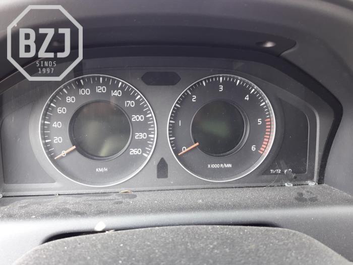 Cuentakilómetros de un Volvo XC60 I (DZ) 2.4 D3 20V 2012
