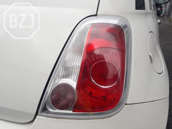 Taillight, right from a Fiat 500 (312) 1.4 16V 2009