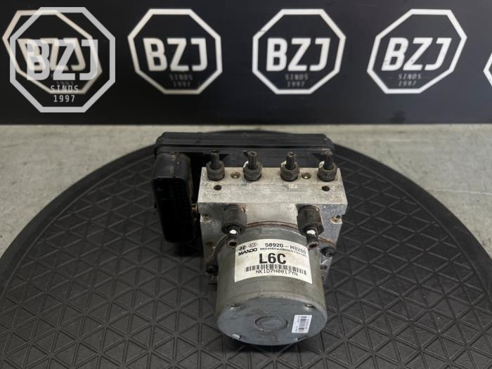 Usagé Bloc ABS Kia Stonic (YB) 1.4 MPI 16V Prix € 150,00 Règlement à la marge proposé par BZJ b.v.