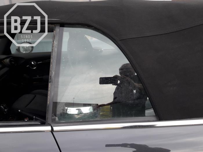 Usados Ventanilla triangular izquierda detrás Mini Mini Convertible (F57) 2.0 16V Cooper S Precio € 75,00 Norma de margen ofrecido por BZJ b.v.