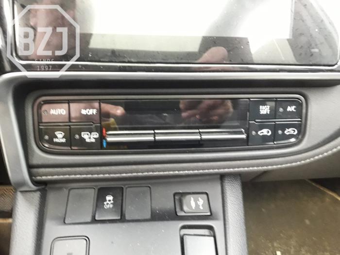 Panneau climatronic d'un Toyota Auris Touring Sports (E18) 1.8 16V Hybrid 2019