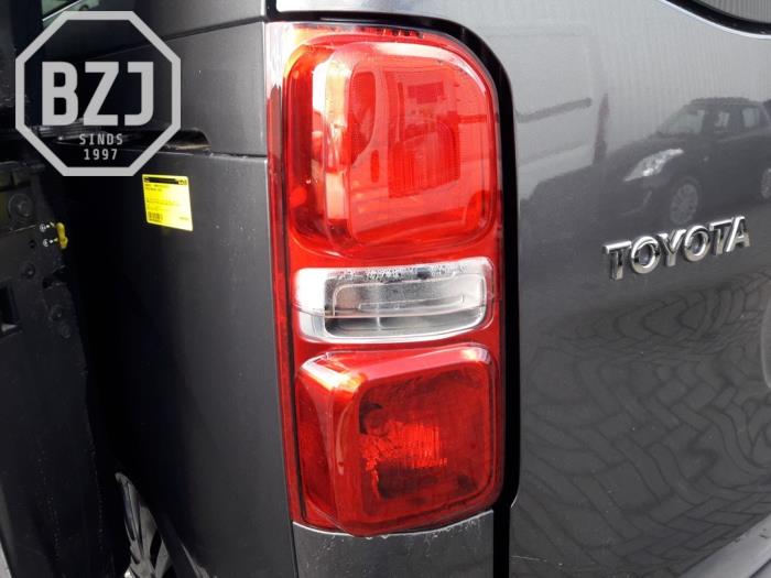 Tylne swiatlo pozycyjne lewe z Toyota ProAce Verso 1.5 D-4D 120 2020