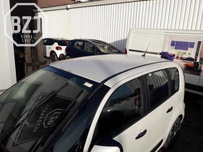 Używane Dach Citroen C3 Picasso (SH) 1.4 16V VTI 95 Cena na żądanie oferowane przez BZJ b.v.