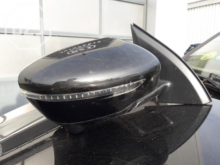 Wing mirror, right from a Nissan Qashqai (J11) 1.6 dCi 2018
