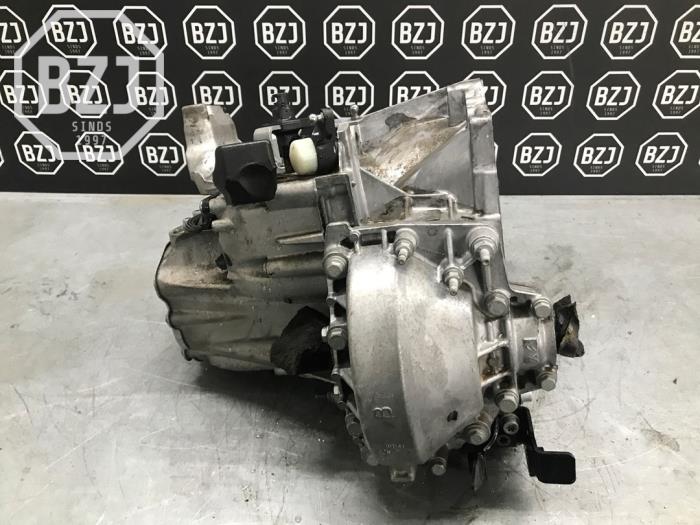 Gearbox from a Peugeot Rifter (ER/EC/EZ) 1.5 BlueHDi 130 2021