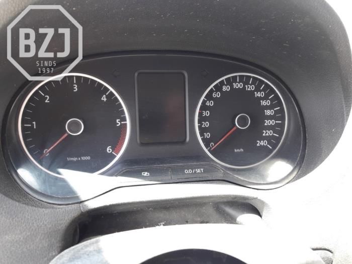 Odometer KM from a Volkswagen Polo V (6R) 1.2 TDI 12V BlueMotion 2011
