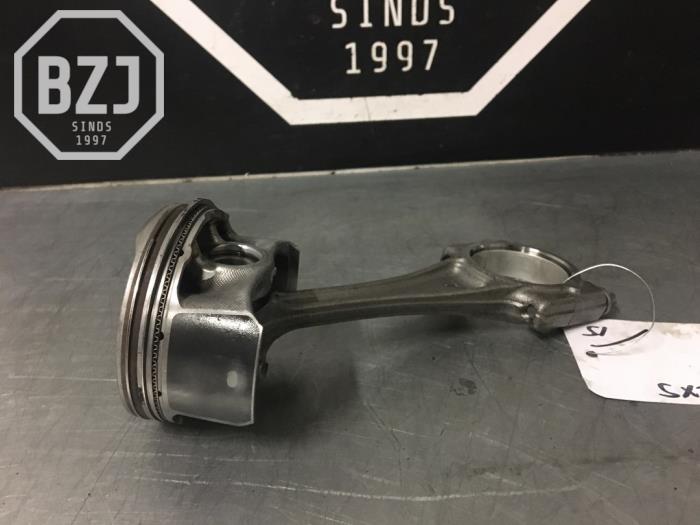 Usagé Piston Mazda CX-5 Prix € 150,00 Règlement à la marge proposé par BZJ b.v.