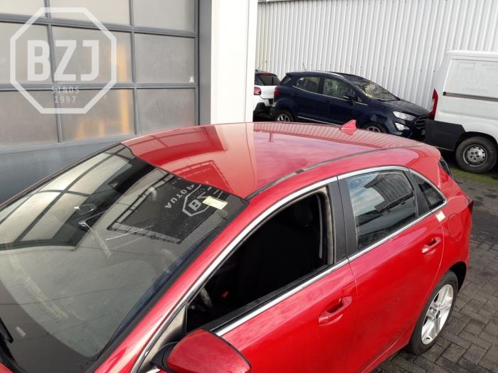 Używane Dach Kia Ceed (CDB5/CDBB) 1.0i T-GDi 12V Cena na żądanie oferowane przez BZJ b.v.
