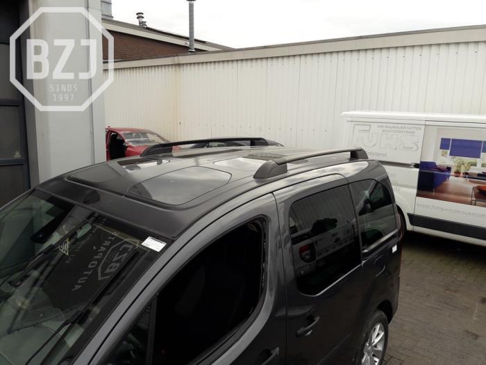Używane Dach Peugeot Partner Tepee (7A/B/C/D/E/F/G/J/P/S) 1.2 12V e-THP PureTech 110 Cena na żądanie oferowane przez BZJ b.v.