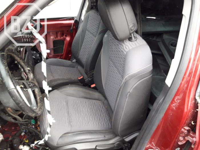 Verkleidung Set (komplett) van een Opel Zafira Tourer (P12) 1.6 SIDI Eco Turbo 16V 2015