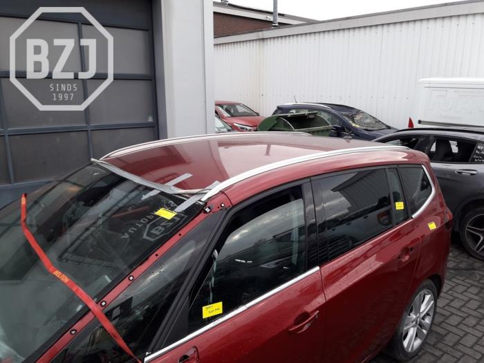 Używane Dach Opel Zafira Tourer (P12) 1.6 SIDI Eco Turbo 16V Cena na żądanie oferowane przez BZJ b.v.