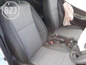 Używane Fotel prawy Hyundai i20 (GBB) 1.2i 16V Cena € 200,00 Procedura marży oferowane przez BZJ b.v.
