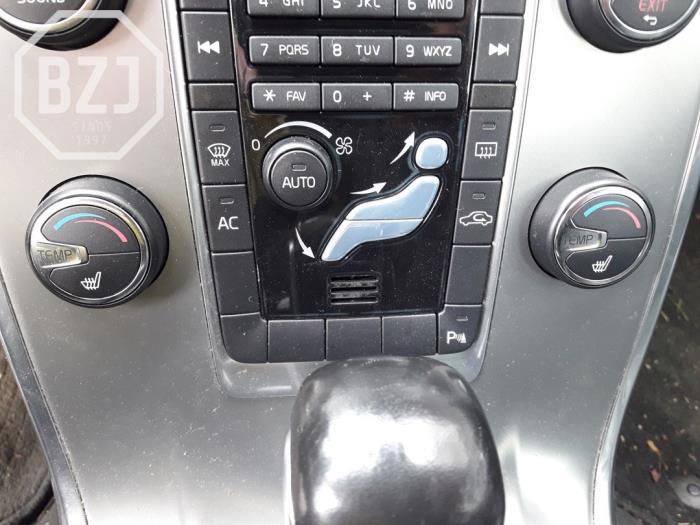 Używane Panel climatronic Volvo V70 (BW) 1.6 T4 16V Cena na żądanie oferowane przez BZJ b.v.