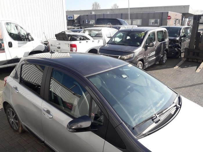 Roof from a Toyota Yaris III (P13) 1.5 16V Hybrid 2019