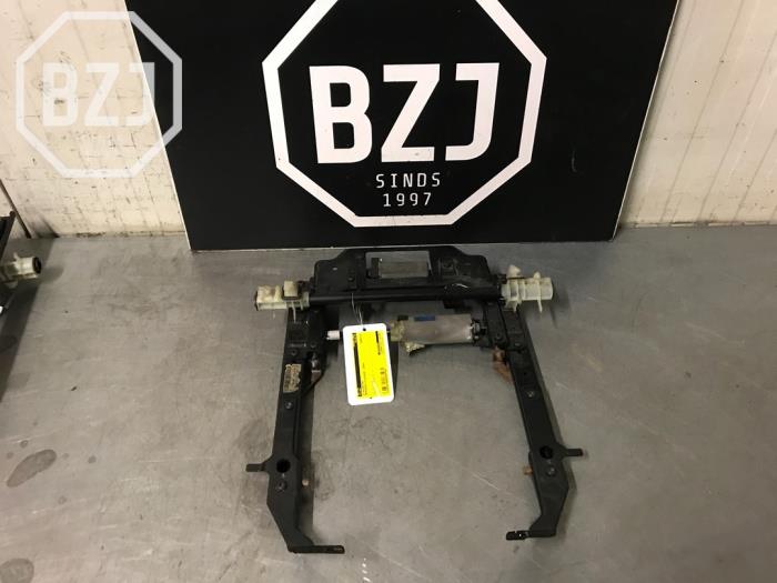 Gebrauchte Sitzmotor Mercedes S (W221) 3.0 S-320 CDI 24V Preis auf Anfrage angeboten von BZJ b.v.
