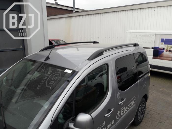 Używane Dach Peugeot Partner Tepee (7A/B/C/D/E/F/G/J/P/S) Electrique Cena na żądanie oferowane przez BZJ b.v.