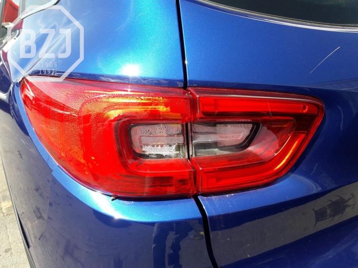 Tylne swiatlo pozycyjne lewe z Renault Kadjar (RFEH) 1.5 Blue dCi 2020