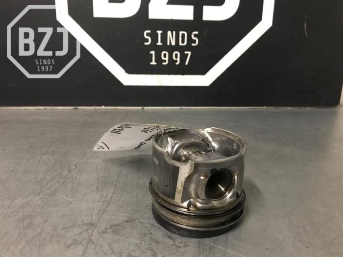 Usagé Piston Ford Transit Connect (PJ2) Prix sur demande proposé par BZJ b.v.