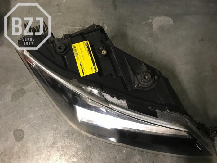 Set of headlight bulbs, left + right Seat Leon 1.5 eTSI 16V 5F0941472