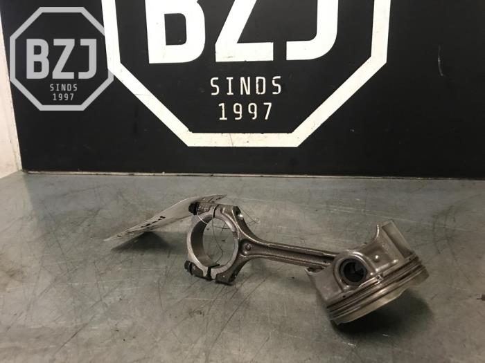 Usados Pistón Kia Ceed Precio de solicitud ofrecido por BZJ b.v.