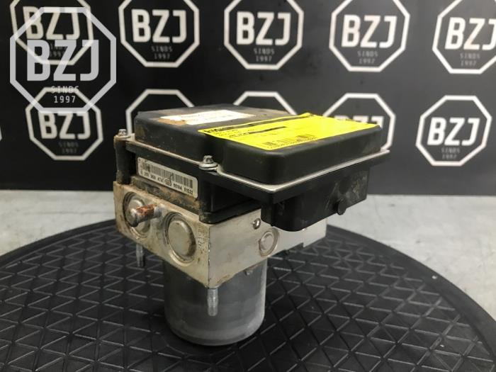 Używane Pompa ABS Audi A4 Cabrio (B7) Cena na żądanie oferowane przez BZJ b.v.