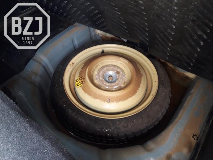 Space-saver spare wheel from a Mazda 2 (DE) 1.3 16V S-VT 2013