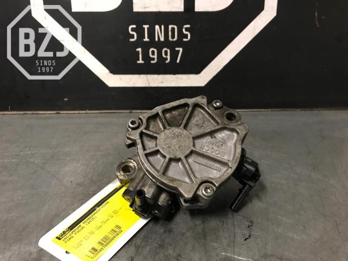 Brake servo vacuum pump from a Ford Focus 2015