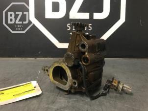 Usados Bomba de aceite Renault Megane IV (RFBB) 1.2 Energy TCE 130 Precio de solicitud ofrecido por BZJ b.v.