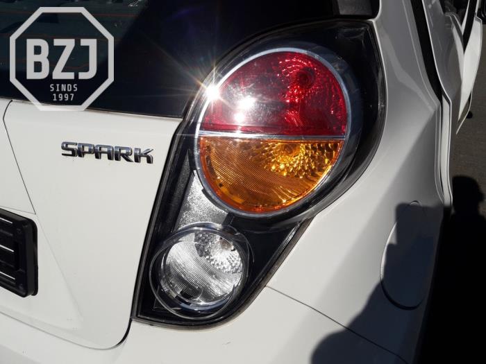 Rücklicht rechts van een Daewoo Spark 1.0 16V Bifuel 2011