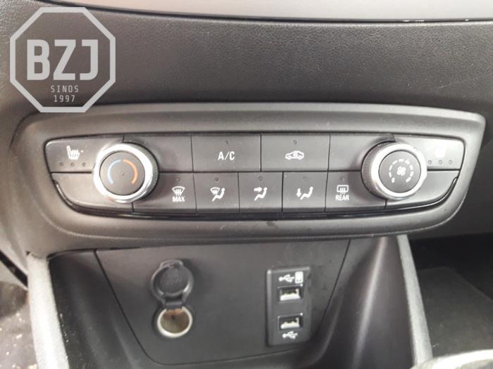 Używane Panel climatronic Opel Crossland (X) 1.6 CDTi 120 Cena na żądanie oferowane przez BZJ b.v.