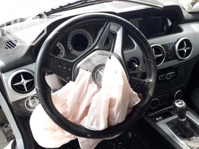 Steering wheel from a Mercedes-Benz GLK (204.7/9) 2.2 200 CDI 16V BlueEfficiency 2015